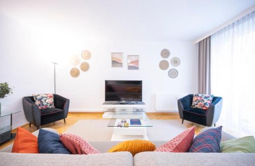 Innere Stadt Apartment | Moulin Rouge Suite