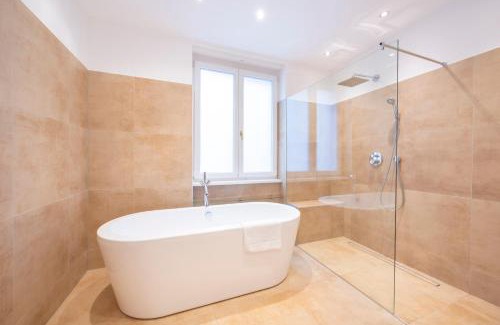 Innere Stadt Apartment | Moulin Rouge Suite