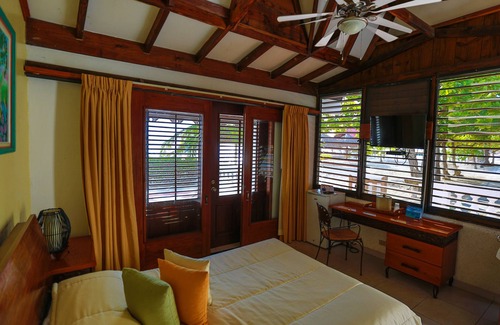 Montrouis Hotel | Moulin Sur Mer
