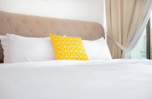Taman Mount Austin Apartment | -Mount Austin IKEA, AEON 10mins -Pool View- B215