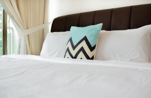 Taman Mount Austin Apartment | -Mount Austin IKEA, AEON 10mins -Pool View- B215