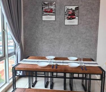 Tebrau Apartment | Mount Austin Manhattan Homestay. 1-5 Pax/Projector Netflix