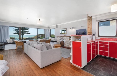 Mount Maunganui House | Mount Beachfront Bungalow