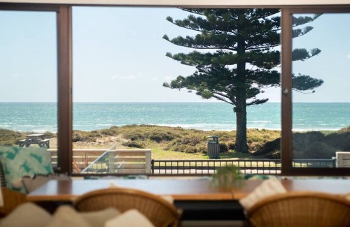 Mount Maunganui House | Mount Beachfront Bungalow