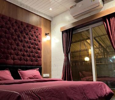 Tungarli Ski Chalet | MOUNT BUNGALOWS-1 BEDROOM Private pool chalet -wifi -private pool-ac