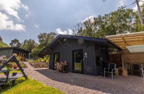 Banteer Other | Mount Hillary Holiday Pods