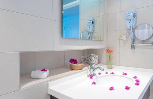 Black Rock Hotel | Mount Irvine Bay Resort