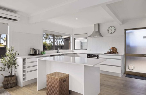 Omanu House | Mount Maunganui Getaway: Waitui Wonder House