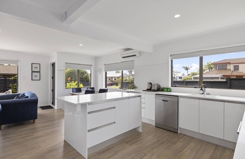 Omanu House | Mount Maunganui Getaway: Waitui Wonder House