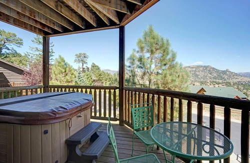 Estes Park Condo | Mount Meeker 26B - Cozy Condo with Private Hot Tub - Mountain and Lake Views