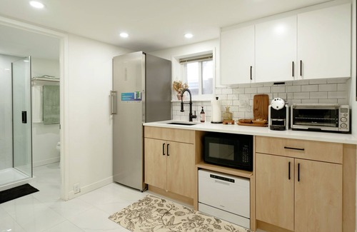 Mount Pleasant House | Mount Pleasant Garden Oasis - Two Bedrooms with Two Full Bathrooms
