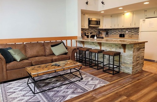 Frisco House | Mount Royal | 2BR/2BA | Main St Location| Free Bus