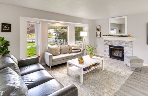 Mount Vernon Apartment | Mount Vernon Escape w/Private Hot Tub & Fire Pit!