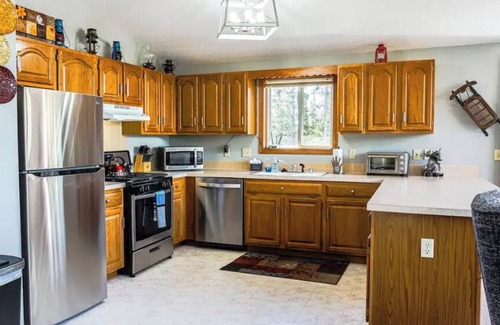 Valley of the Sun Cabin | Mountain base camp, 2 bedroom, wood stove amazing views, Middle of everything