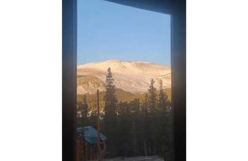 Valley of the Sun Cabin | Mountain base camp, 2 bedroom, wood stove amazing views, Middle of everything