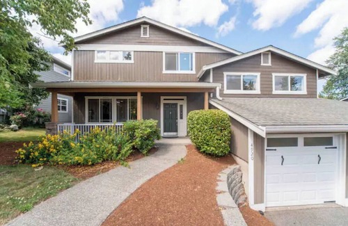 Renton House | Mountain Base Home near Seattle & Bellevue | Gym & Game Room