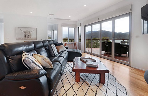 Mountain Bay House | Mountain Bay Retreat near Goughs Bay Sleeps 10