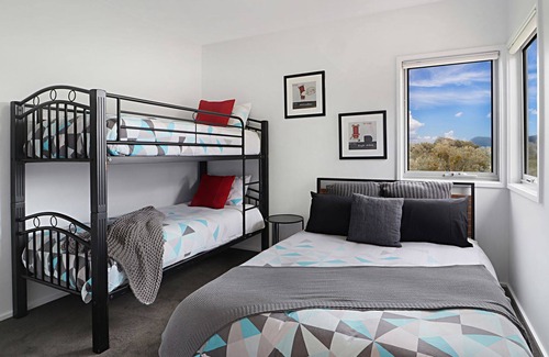 Mountain Bay House | Mountain Bay Retreat near Goughs Bay Sleeps 10