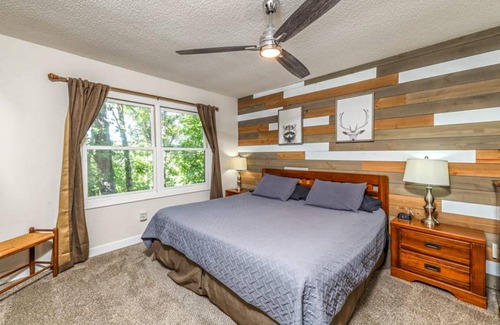Chalet Village House | Mountain Bliss: Hot Tub, Arcade