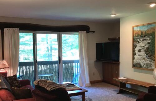 Warren Apartment | Mountain Breeze Getaway Condos