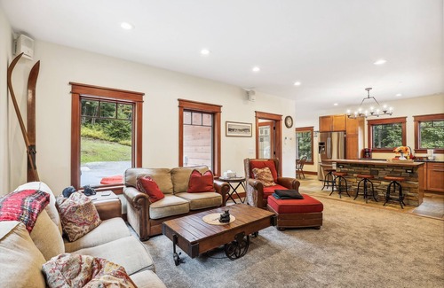 Killington Ski Chalet | Mountain Brook Lodge a spectacular house with amazing stone work and A/C 6 miles from Killington Resort