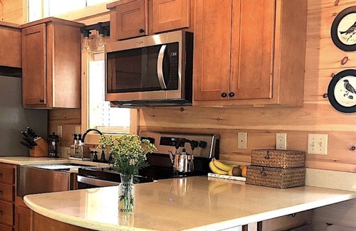 Hendersonville Cabin | Mountain cabin fiber internet perfect for remote work, spiritual, health getaway