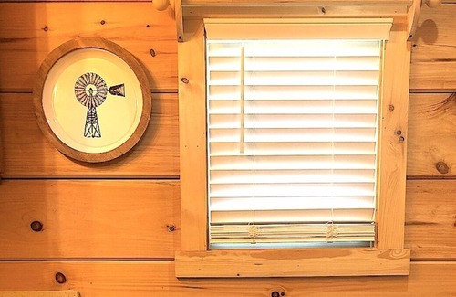 Hendersonville Cabin | Mountain cabin fiber internet perfect for remote work, spiritual, health getaway