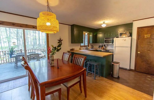 Gouldsboro Cabin | Mountain Cabin in Pocono Resort