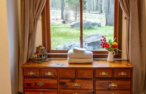 Gouldsboro Cabin | Mountain Cabin in Pocono Resort