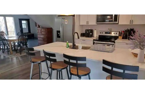 Kabletown Cabin | Mountain Cabin in the Woods, Near Wineries & More!