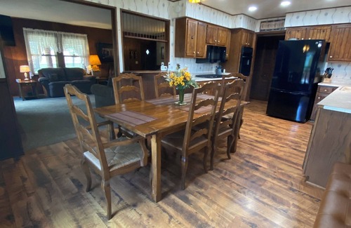 Young Cabin | Mountain Cabin Large group retreat, reunions, weddings, ATV trails,