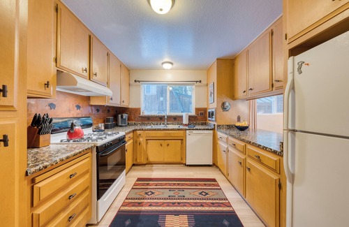 Donner Lake Woods House | Mountain Cabin w/Fireplace, Balcony & Easy Ski Access | Bear Americana