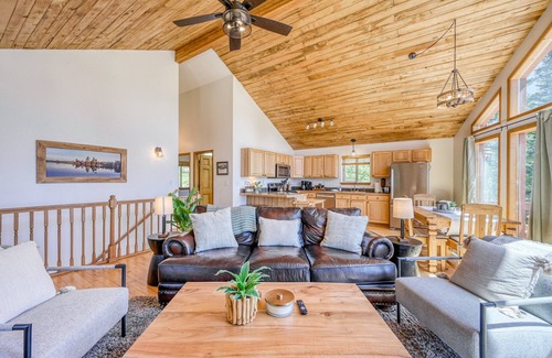 Valley of the Sun House | Mountain Chalet on 5 acres near Breck🏔️Hot Tub♨️A Home away from Home🏡$0 Cleaning fee