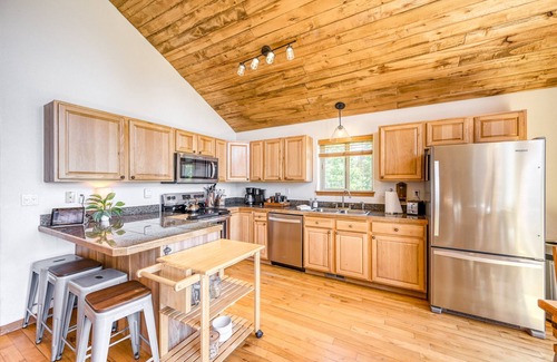 Valley of the Sun House | Mountain Chalet on 5 acres near Breck🏔️Hot Tub♨️A Home away from Home🏡$0 Cleaning fee