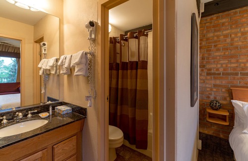 Snowmass Village Hotel | Mountain Chalet Snowmass