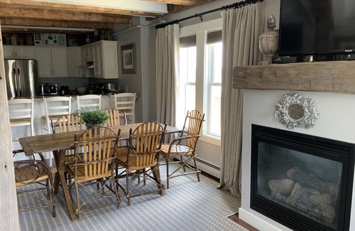 Stowe Apartment | Mountain Chic getaway