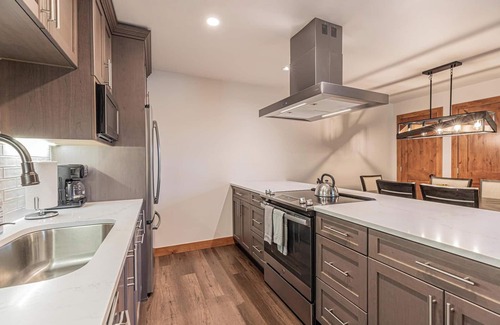 Steamboat Springs Condo | Mountain Chic Comfort at Timber Run – 2BR Condo Close to Ski Area and Downtown!
