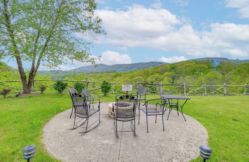 Banner Elk Apartment | Mountain Condo 2 Mi to Dtwn Banner Elk w/Views!