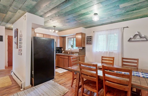 Arroyo Seco Condo | Mountain condo with fireplace - short drive to Arroyo Seco & Taos Ski Valley