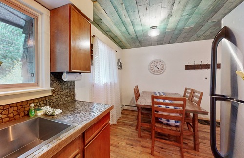 Arroyo Seco Condo | Mountain condo with fireplace - short drive to Arroyo Seco & Taos Ski Valley