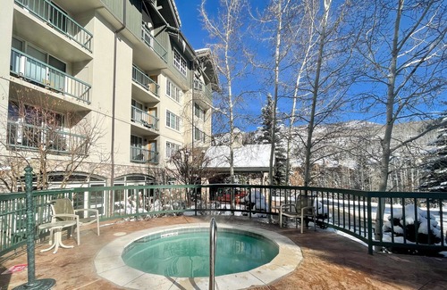 Beaver Creek Condo | Mountain condo w/ ski-in/out access, fireplace, WiFi, W/D & shared pool/hot tub!