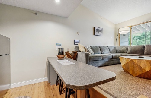 Sunday River Area Condo | Mountain condo w/shared indoor hot tub & pool - ski-in/ski-out access