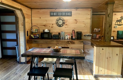 Ironto Cabin | Mountain Creek Lodge located within 20 minutes of Virginia Tech