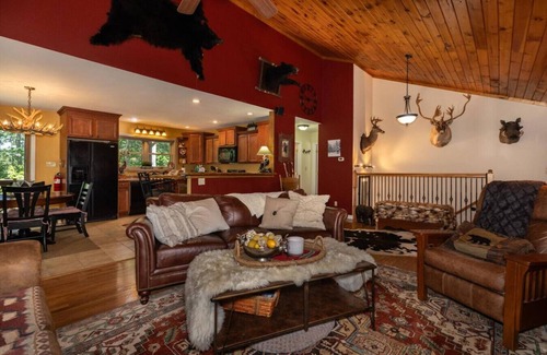 Deep Gap Cabin | Mountain Dazzzze - HOT TUB - Pets Ok - Hike - Fish