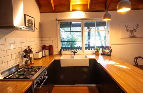 Blackheath House | Mountain Den | Charming pet friendly mountains cottage!