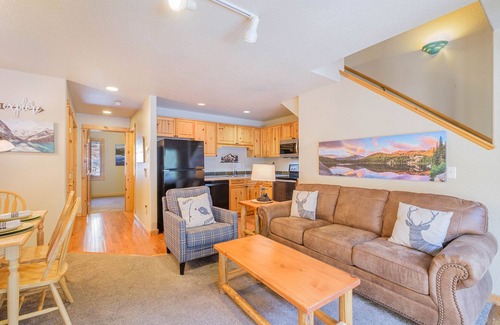 Estes Park Condo | Mountain Escape on Fall River w/HOT TUB!