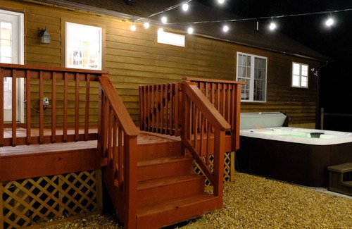 Linden Cabin | Mountain Escape w/ Hot Tub, EV Charger