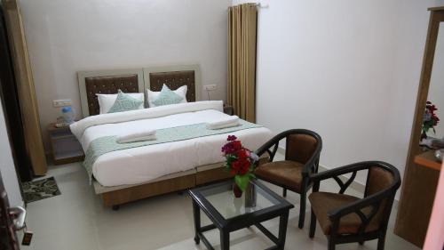 Tapovan Apartment | Mountain Facing Room by yog Tapovan