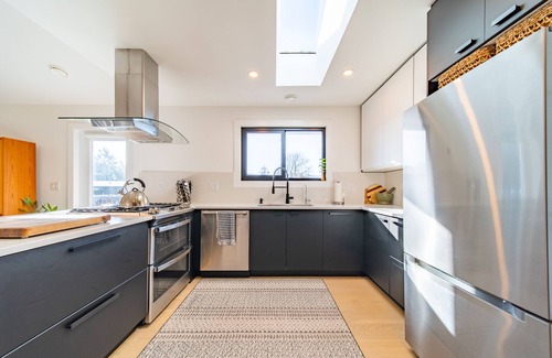 Regional District of Nanaimo House | Mountain Garden Oasis Getaway