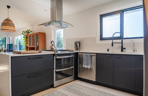 Regional District of Nanaimo House | Mountain Garden Oasis Getaway